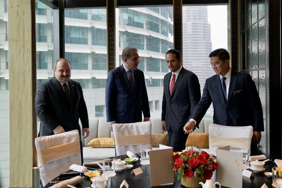 AzminAli's tweet photo. Also present at the Ministerial Luncheon today were HE Makhdoom Shah Mahmood Qureshi, Minister of Foreign Affairs of Pakistan, and HE Mustafa Varank, Minister of Industry and Technology of the Republic of Turkey. We had productive discussions on future collaborations. #MEA https://t.co/89RUNi7BwW