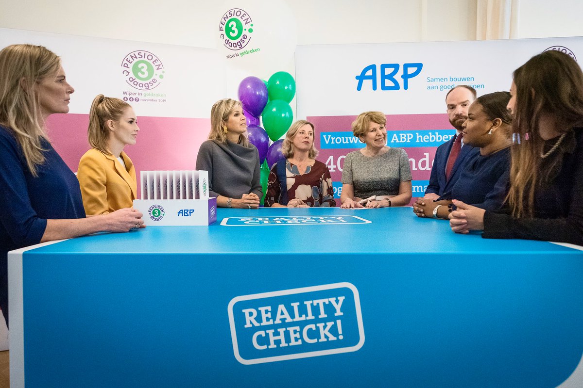 koninklijkhuis's tweet photo. Koningin Máxima opent de 9e editie van de Pensioen3daagse, een initiatief van @Wijzeringeld. In het hele land zijn activiteiten om werknemers en consumenten te informeren over hun pensioen. Koningin Máxima is erevoorzitter van platform Wijzer in geldzaken.
https://t.co/BKli2Z3SDb https://t.co/ufLwsHVIqC