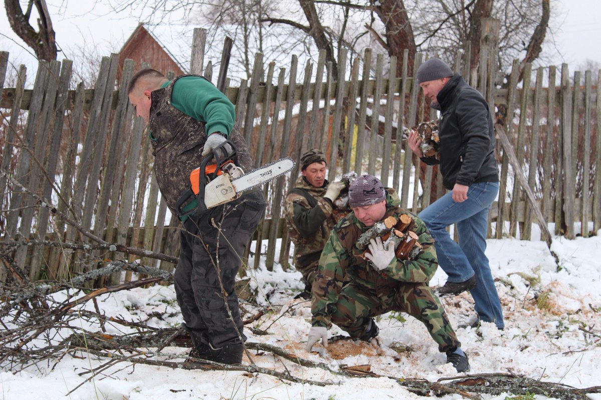 надпись труженики тыла. волонтеры таганрога. всё для фронта всё для победы. добровольцы тыла. гражданская война 1917 в фотографиях.