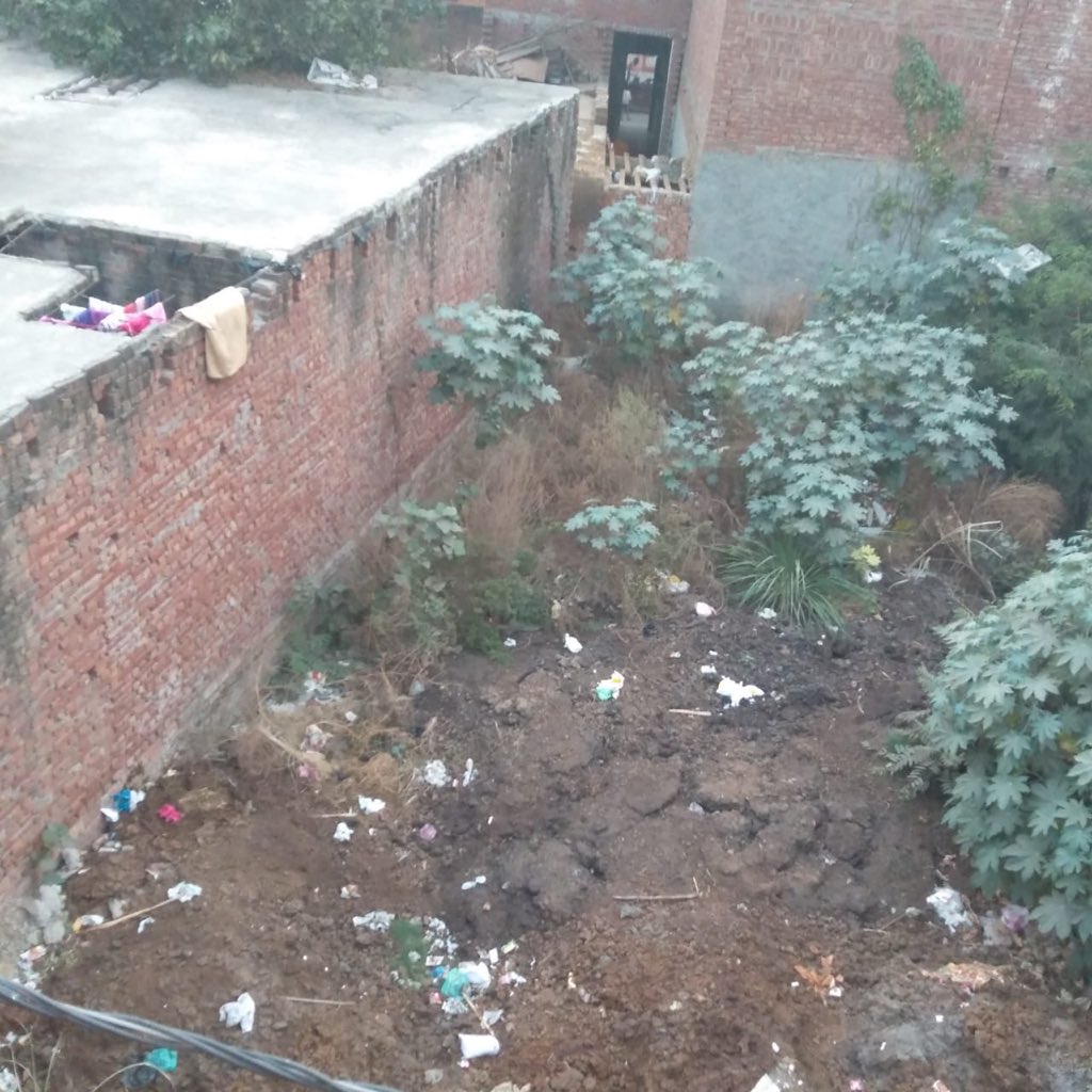 Amit57351244's tweet photo. सर शामली में मेरा घर है जहाँ कूड़े की समस्या पर कोई सुनवाई नही हो रही अमित कुमार s/I श्री रमफल रिटायर्ड BSNL निकट डॉक्टर तेज सिंह नई बस्ती रेलपार शामली २४७७७६ https://t.co/4izjxuxkUW
