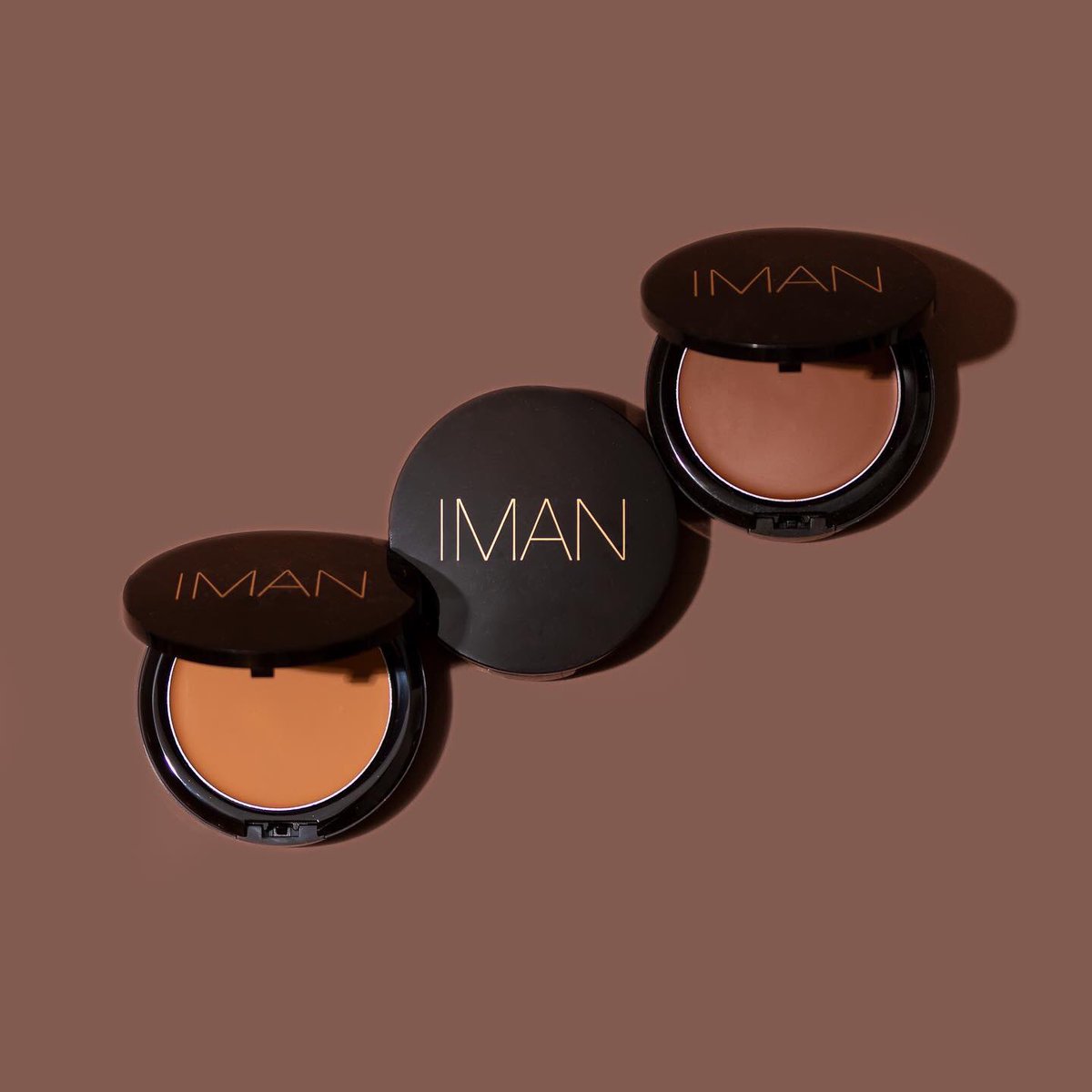 IMANAFRICA's tweet photo. Glides on like sheer silk to give the coverage of cream combined with a velvety powder finish💫 Shop our Second To None Cream To Powder

Product also available on https://t.co/R6o9YapvUw! Link in bio 

#IMANcosmetics #BeautyForYourSkinTone #IMANAfrica https://t.co/qoMjg0pVV7