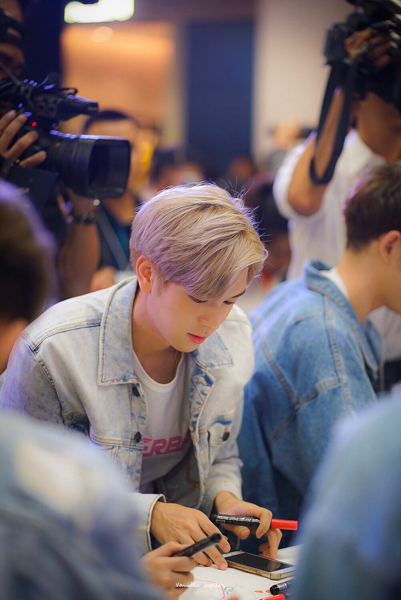 VanillaJupiter_'s tweet photo. ∷ 20191105 ✿ 🆃︎🅷︎🅰︎🅽︎🅰︎🅿︎🅾︎🅽︎ ✿

ชั่วโมงศิลปะของเด็กชายธนภณ ,, 🐰

#ภณคนคิวท์
#PonB12 
#15thAnniversarydaradailyRangers  #daradaily 
#ดาราเดลี่
#SuperboyProject https://t.co/xX91iHIvyf