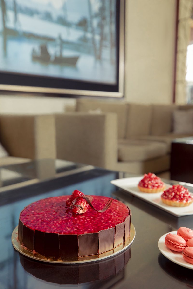 RenCairo's tweet photo. Explore a feast of rousing pomegranate treats at En Passant. #RenHotels https://t.co/mDApphzGUW