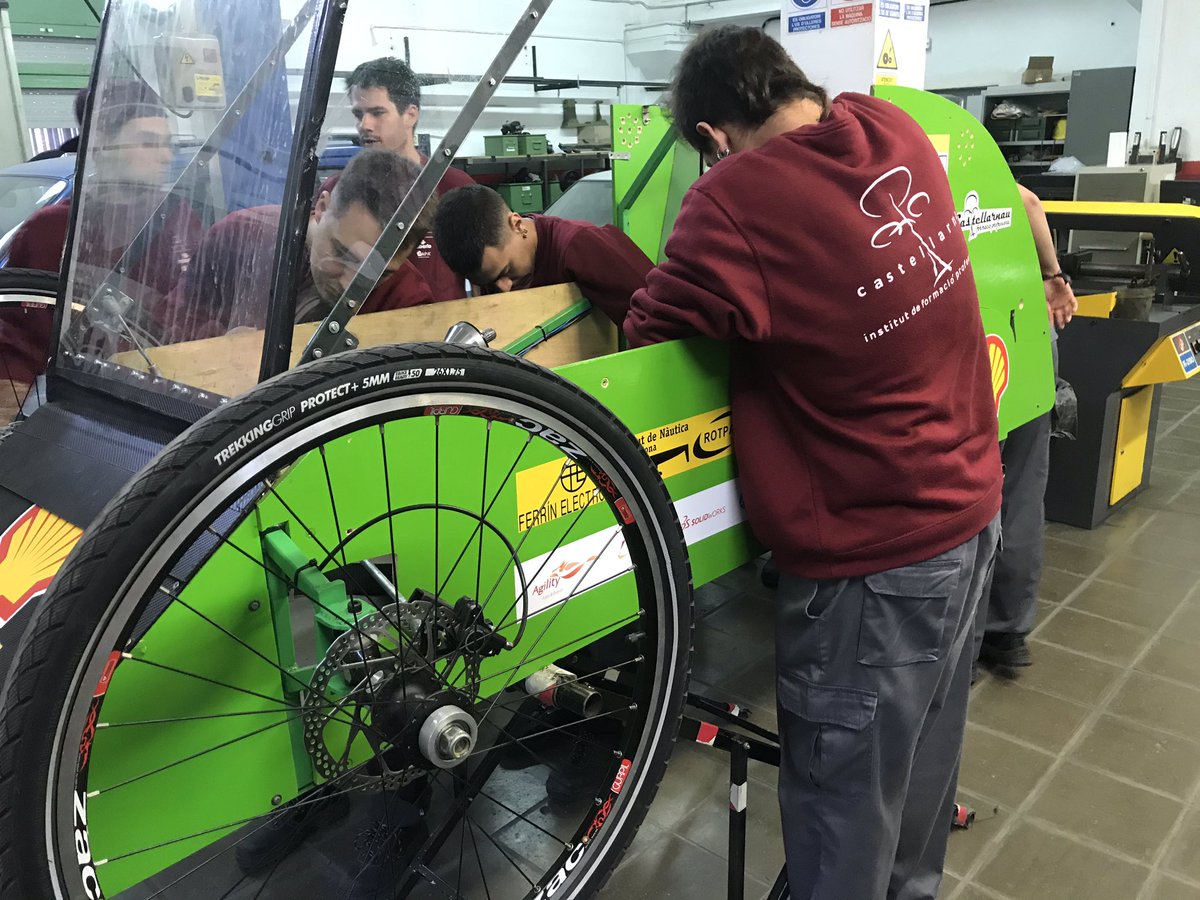 castellarnausem's tweet photo. Clase práctica de desmontaje y montaje de nuestro vehículo para conocerlo mas a fondo🛠
.
.
.
#project #shell #shellecomarathon #ecomarathon #teamcastellarnausem #castellarnau #sem #team #photo #instagram #ev #eco #electric #electriccar #work #teamwork #restless #sparks https://t.co/jhnC9aZUSD