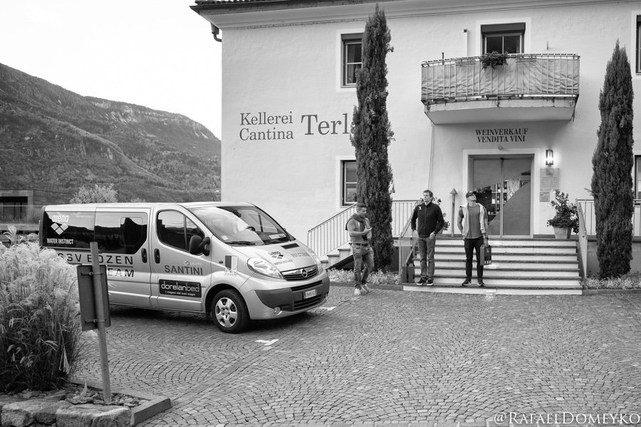 Domeyko Photography (@rafaeldomeyko) on Twitter photo Touring the <a href="/KellereiTerlan/">Cantina Terlano</a> with #TeamUSA 🇺🇸 #TeamBrazil 🇧🇷 #TeamGreatBritain 🇬🇧 thank you for the wonderful hospitality #swimmeeting #swimmeeting2019 <a href="/swimmeeting/">swimmeeting</a> #Bolzano #Bozen <a href="/britishswimming/">Aquatics GB</a> <a href="/USASwimming/">USA Swimming</a> more photos swimswam.com/swimmeeting-su… Touring the <a href="/KellereiTerlan/">Cantina Terlano</a> with #TeamUSA 🇺🇸 #TeamBrazil 🇧🇷 #TeamGreatBritain 🇬🇧 thank you for the wonderful hospitality #swimmeeting #swimmeeting2019 <a href="/swimmeeting/">swimmeeting</a> #Bolzano #Bozen <a href="/britishswimming/">Aquatics GB</a> <a href="/USASwimming/">USA Swimming</a> more photos swimswam.com/swimmeeting-su…