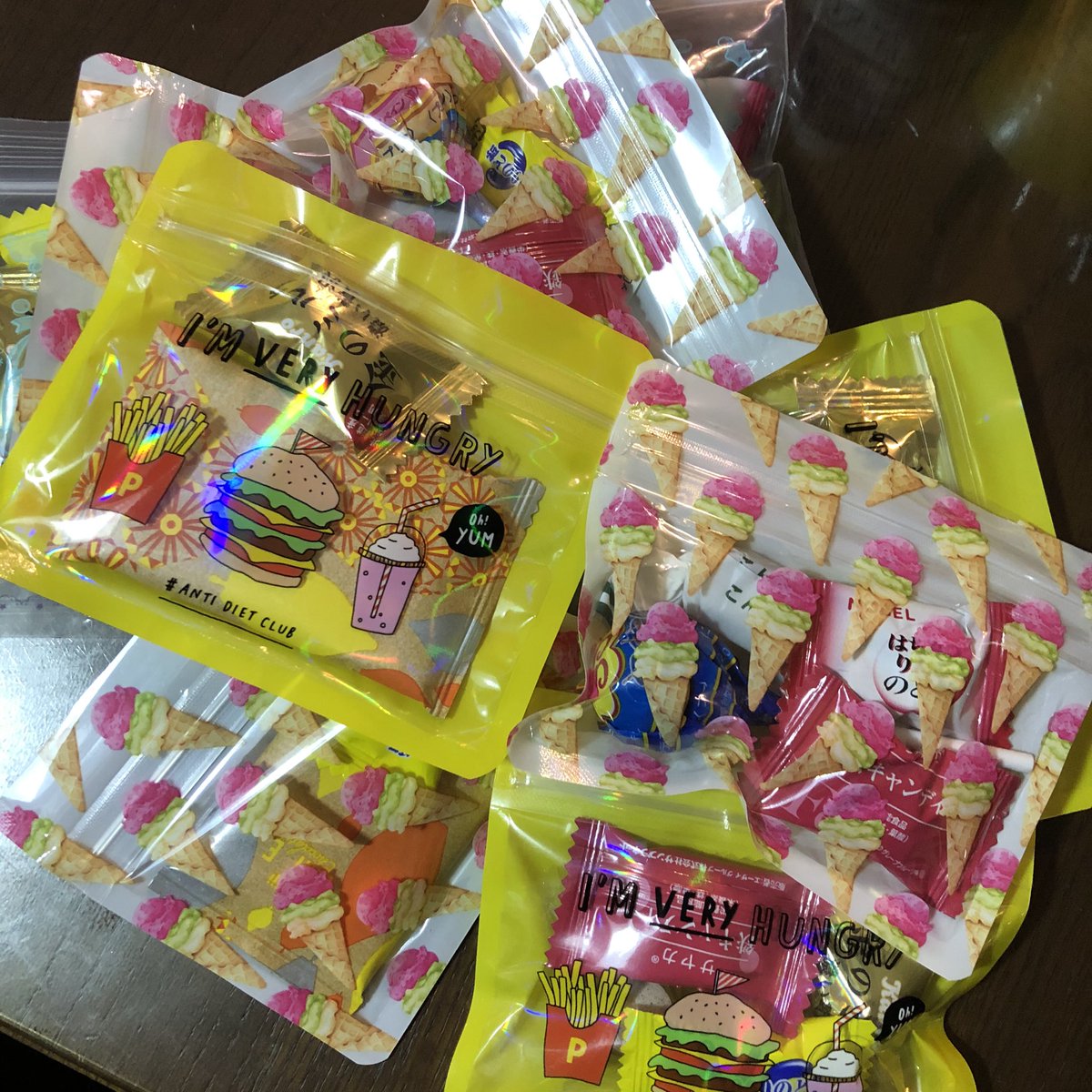 よく眠りたまに色々考える主婦 甘木サカヱ 過食防止と心の平穏のため実装した S O S セルフ おやつ システム 小さい ジッパー袋にお菓子詰め合わせを作っておき 朝や辛いことあった時に無理にでもワクワクしながら一つ選んでポケットに入れ その日の