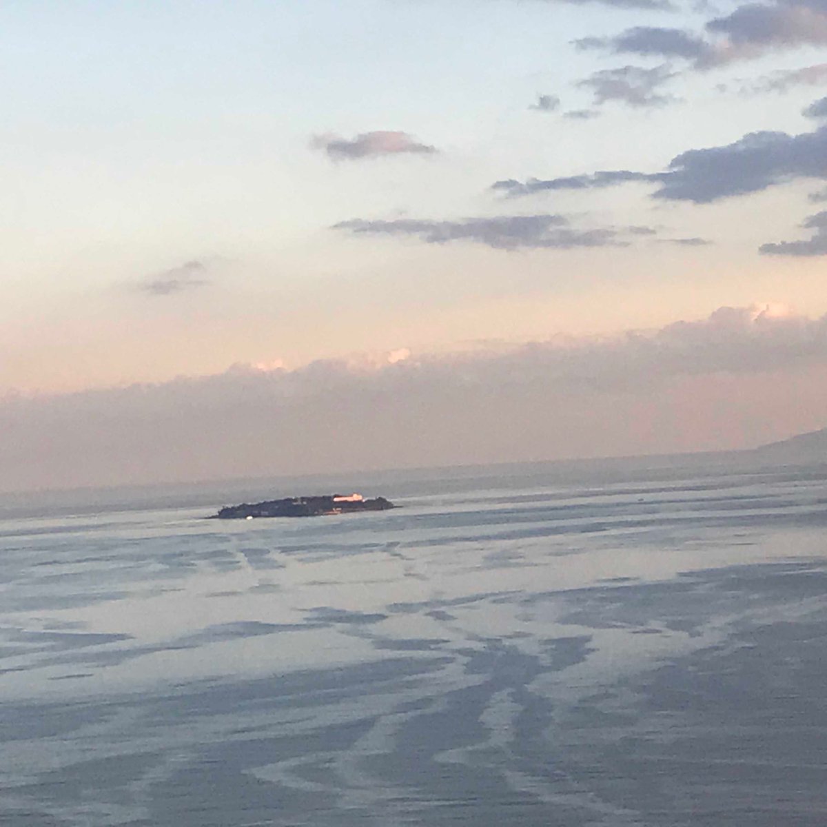 Skies129's tweet photo. Morning breaks with beautiful colors & evening dusk with current rip #morning #sunrise #color #sea #evening #dusk #sunset #rip #currentrip #sky #nature https://t.co/7SJ8QavTPz