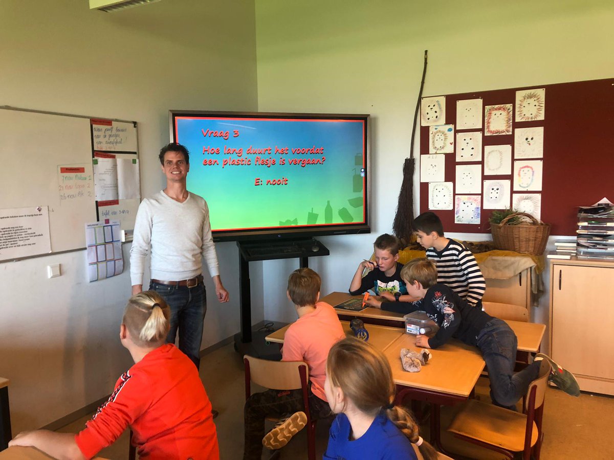 In samenwerking met de <a href="/Drimmelen140162/">Gemeente Drimmelen</a>  hebben we een speciaal educatieprogramma 'Troep onder de loep' ontwikkeld. Hiermee zet de gemeente zich in om basisschoolleerlingen inzicht te geven over: #zwerfafval en de gevolgen daarvan! 

#troeponderdeloep #opschoonactie #gastles