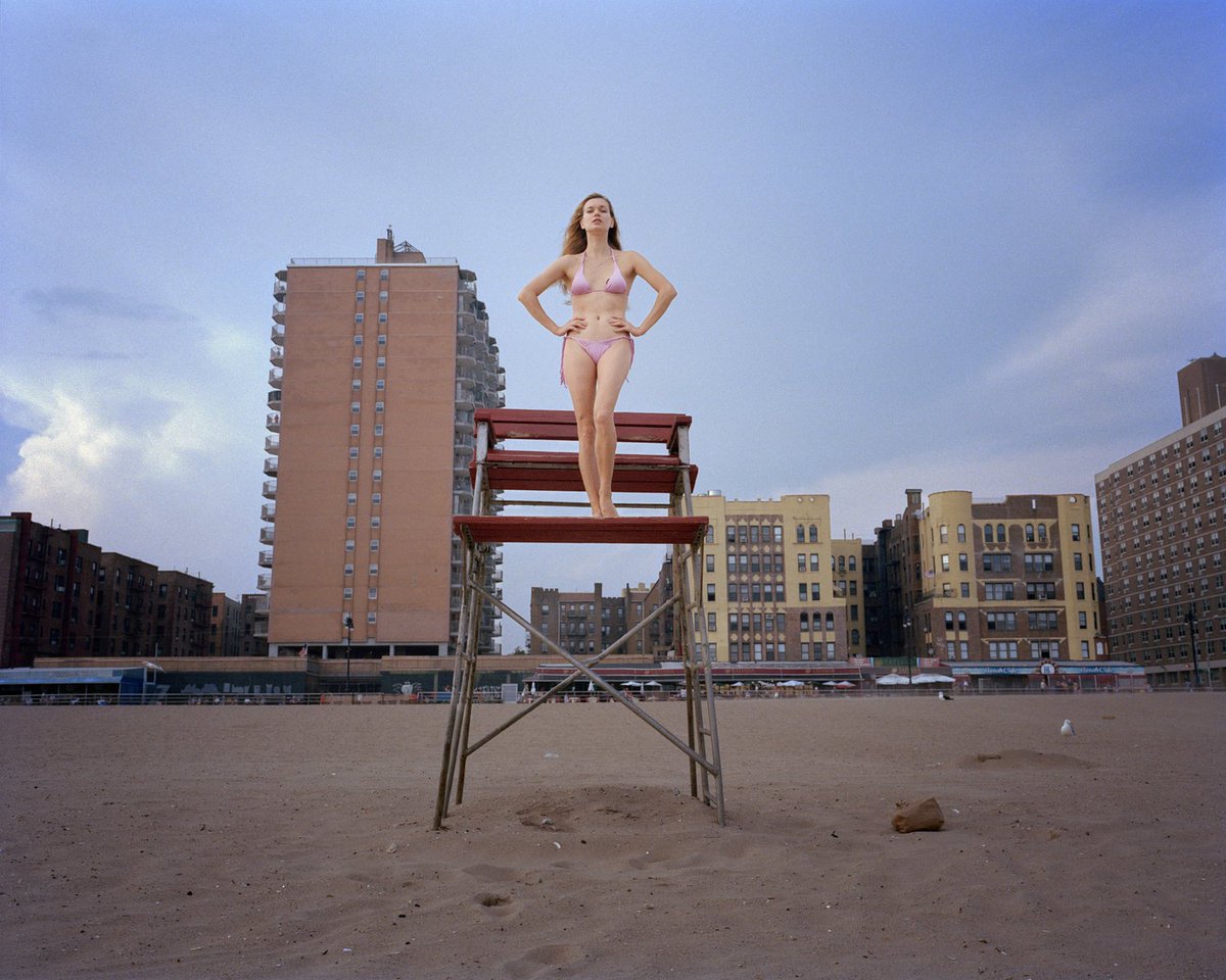PhotoSuricato's tweet photo. Fotógrafos que nos gustan: 
ALEXEY YURENEV - Moscow
Estas son algunas fotografías de su proyecto "Silka (Exile)" sobre la comunidad Rusa de Brighton Beach, Nueva York
https://t.co/FaRKrpJdf4

#alexeyyurenev #silka #fotografosquenosgustan https://t.co/qhOuOohz3G