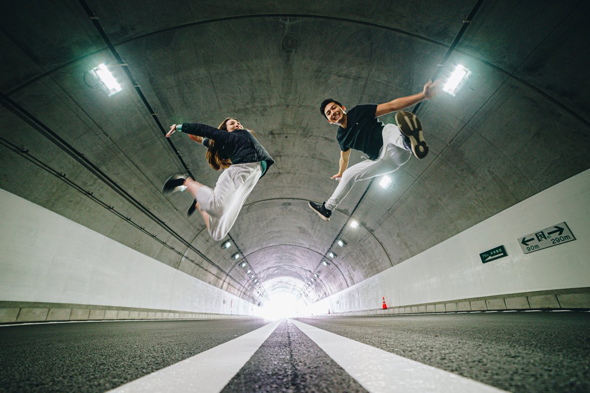 okarin0720's tweet photo. #TABiFIT

開通前の高速道路をみんなでお散歩した

普段、歩くなんて思いつかなかったけど
予想以上に楽しかった

トンネルって、面白い場所なのかもしれない https://t.co/SJzommp3l8