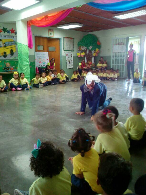 cei_deleite's tweet photo. GRAN COMPARTIR CIERRE DEL MES DE LA EDUCACIÓN INICIAL CON ACTIVIDADES RECREATIVAS PARA LOS NIÑOS Y NIÑAS DE NUESTRA INSTITUCIÓN😘😘😘
@ceisimoncitoeldeleite @municipiodiegoibarra @parroquiaaguascalientes @NicolasMaduro @psuvaristobulo @AnaGPinto1 @ZeCarabobo @crca_zec https://t.co/9OlJSemyIF