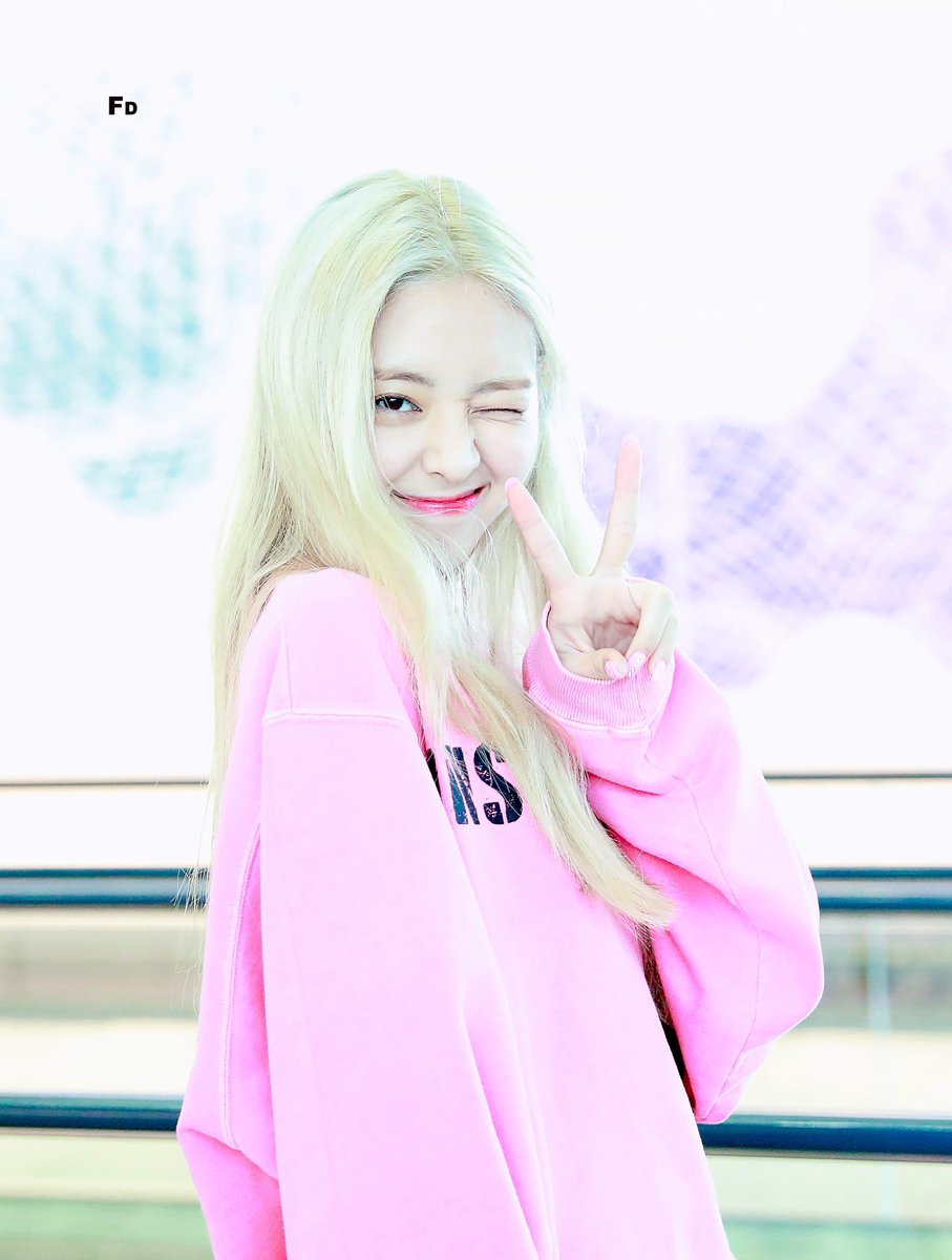 itzypicz's tweet image. Yuna ♡ 191101 
 ©FloatingDream
#Itzy #있지  ⥂ #yuna