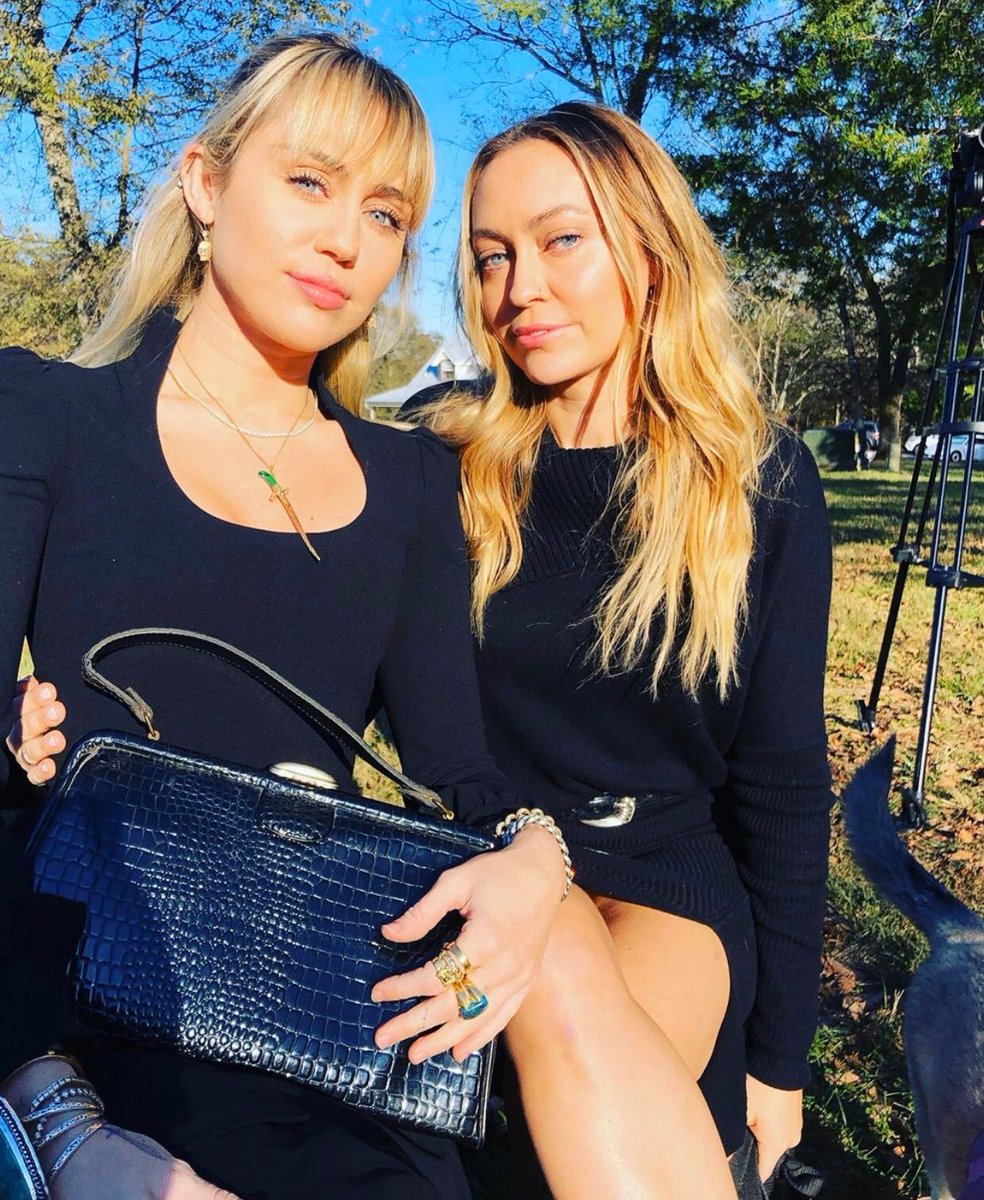 TwinkleSmiler's tweet photo. Pictures from Miley and Brandi at their brother’s wedding 😍🤗 Braison just married 💏 Congratulations! 💐 https://t.co/eERznEWeI7
