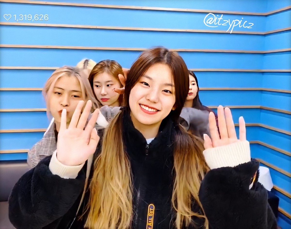 itzypicz's tweet image. Vlive Yeji is my favorite Yeji 🥺💕
#Itzy #있지  ⥂ #yeji