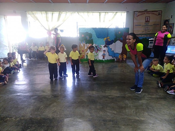 cei_deleite's tweet photo. GRAN COMPARTIR CIERRE DEL MES DE LA EDUCACIÓN INICIAL CON ACTIVIDADES RECREATIVAS PARA LOS NIÑOS Y NIÑAS DE NUESTRA INSTITUCIÓN😘😘😘
@ceisimoncitoeldeleite @municipiodiegoibarra @parroquiaaguascalientes @NicolasMaduro @psuvaristobulo @AnaGPinto1 @ZeCarabobo @crca_zec https://t.co/vVELYE2YVL
