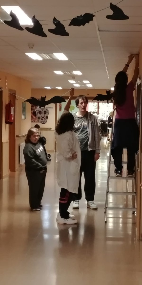 IASSAragon's tweet photo. Este año, por primera vez, #Halloween también llegó hasta el #CAPDI #CAMP 👻🎃 Educadores y profesionales del área ocupacional realizaron diferentes talleres con los residentes para conseguir una ambientación terrorífica! 👏🏽👏🏽💀🥳 #CentrosIASS https://t.co/dyfCgQvOZe