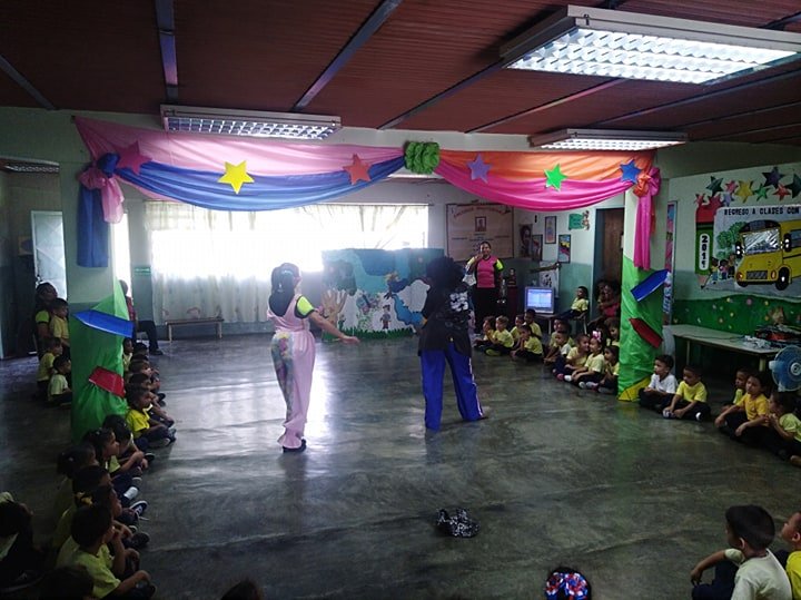cei_deleite's tweet photo. GRAN COMPARTIR CIERRE DEL MES DE LA EDUCACIÓN INICIAL CON ACTIVIDADES RECREATIVAS PARA LOS NIÑOS Y NIÑAS DE NUESTRA INSTITUCIÓN😘😘😘
@ceisimoncitoeldeleite @municipiodiegoibarra @parroquiaaguascalientes @NicolasMaduro @psuvaristobulo @AnaGPinto1 @ZeCarabobo @crca_zec https://t.co/35ddSa1AG6
