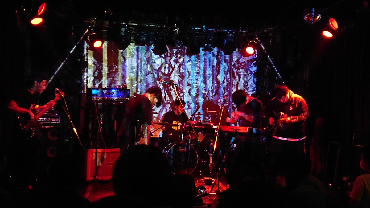 こちらは名古屋からのバンド、Heliostrope
ハードコア、エモ的な叩き付ける様な所もあって凄く素敵でした
まだまだ色々な所に凄いアーティストは居るなぁ！！