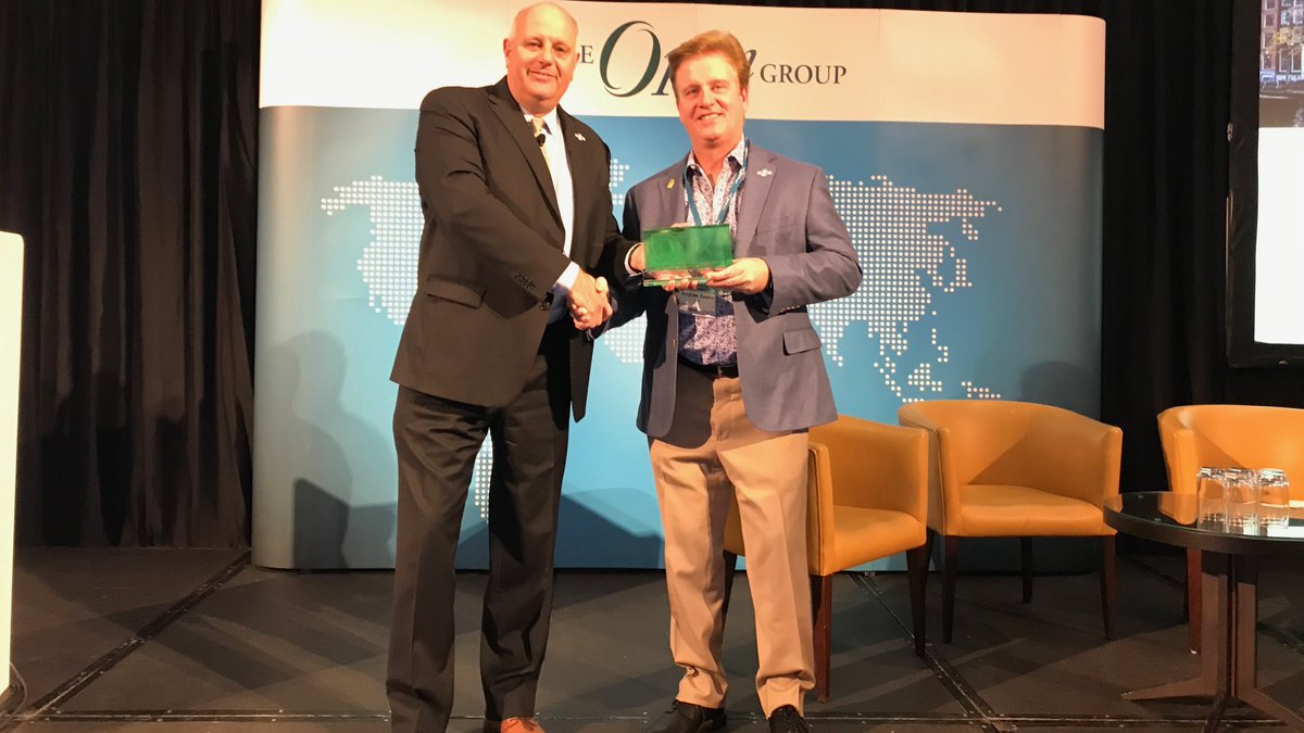 aj_josey's tweet image. .@stevenunn presenting @TheOpenGroup UNIX @ 50 award to @ARSzakal for the IBM AIX team #ogAMS