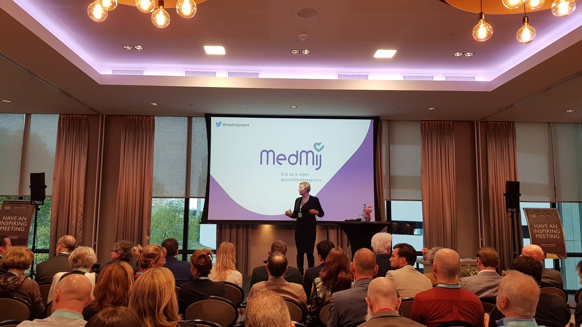 We zijn begonnen! <a href="/MedMij/">Stichting MedMij</a> Event 2019. Sylvia Veereschild trapt af met haar eigen verhaal over gegeve nsuitwisseling en wat daar allemaal beter kan.