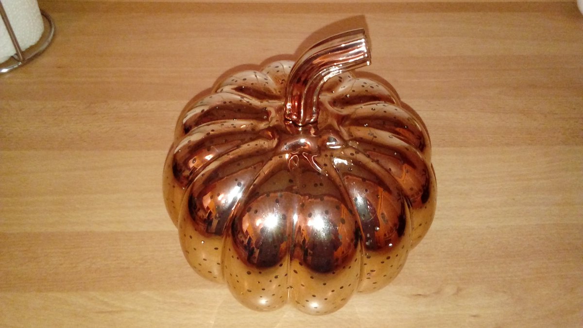 Simran2402's tweet photo. ~ πππ Das ist unsere neue #KΓΌrbis-Beleuchtung in rot-gold seit gestern; sieht wunderschΓΆn aus! πππ ~ #our #PumpkinLighting #red #gold #beautiful #bought #gotsent #Amazon #Lights4Fun #yesterday #new @amazon @Lights4funDE @Lights4fun @blacky3001 βΊππππππ»πβ¨π·π©πͺπππ https://t.co/2EpkSHAyH9