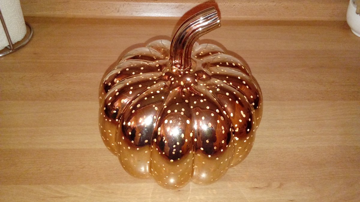 Simran2402's tweet photo. ~ πππ Das ist unsere neue #KΓΌrbis-Beleuchtung in rot-gold seit gestern; sieht wunderschΓΆn aus! πππ ~ #our #PumpkinLighting #red #gold #beautiful #bought #gotsent #Amazon #Lights4Fun #yesterday #new @amazon @Lights4funDE @Lights4fun @blacky3001 βΊππππππ»πβ¨π·π©πͺπππ https://t.co/2EpkSHAyH9