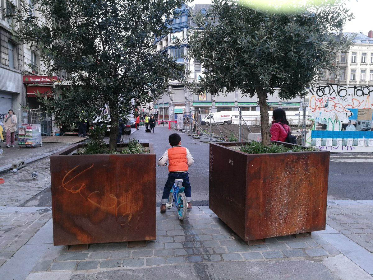 Lanomadesed's tweet image. Est-ce que j'ai fait un "petit" crochet pour aller chercher mes couques? 🤭 #vélotaf #Bikeaddict 

Est-ce que j'ai filmé tout ça? 😬

Est-ce que je vais avoir le temps de monter tout ça? 🤔