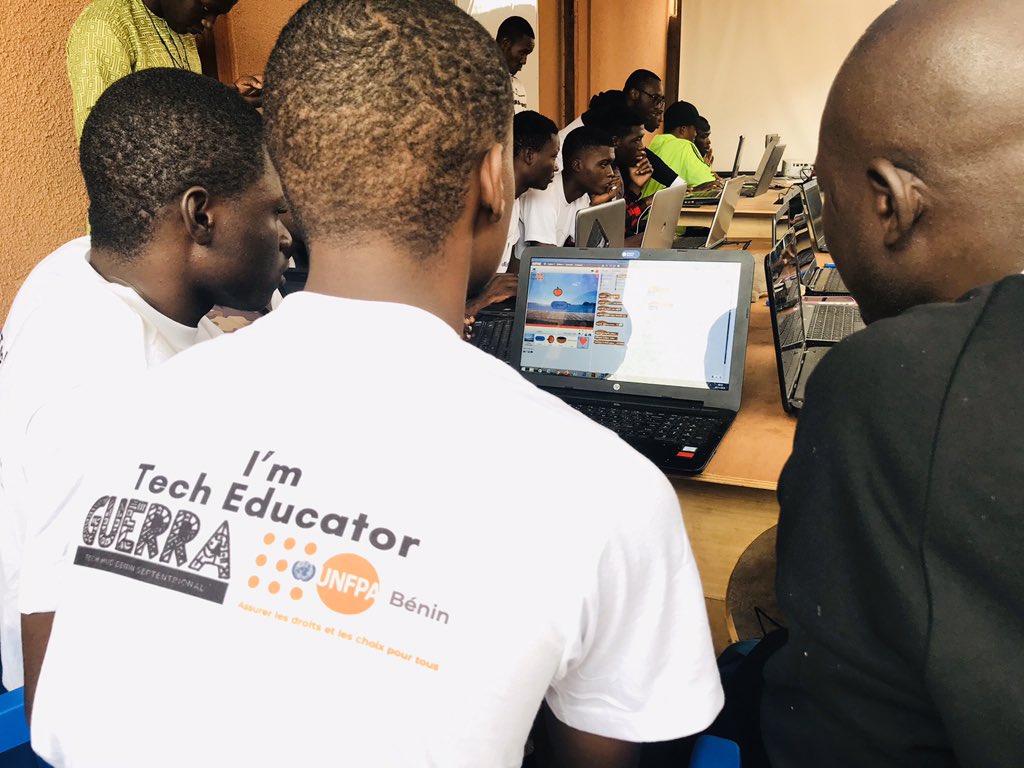 ImpalaEdTech's tweet image. Deuxième jour de notre #LearnAthon à @guerra_hub avec le soutien de @unfpa_benin - Après l’initiation à @scratch, nos #TechEducators 👨‍🏫 ont pour défi, ce matin, de créer un jeu de pommes 🍎.
#EdTech #ImpalaEdTech #SDG4 #SDG5 #21stCenturySkills #DigitalSkills