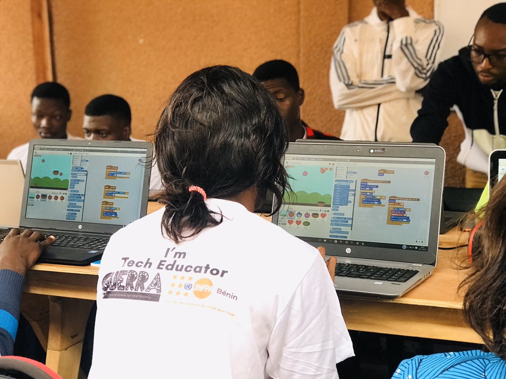 ImpalaEdTech's tweet image. Deuxième jour de notre #LearnAthon à @guerra_hub avec le soutien de @unfpa_benin - Après l’initiation à @scratch, nos #TechEducators 👨‍🏫 ont pour défi, ce matin, de créer un jeu de pommes 🍎.
#EdTech #ImpalaEdTech #SDG4 #SDG5 #21stCenturySkills #DigitalSkills