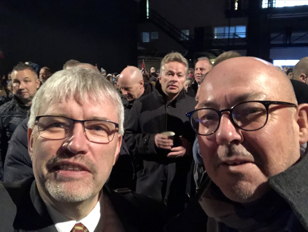 Mens vi venter på Kronprinsen - stinn brakke på Hellenes Yards- med Stein Kvalsund.