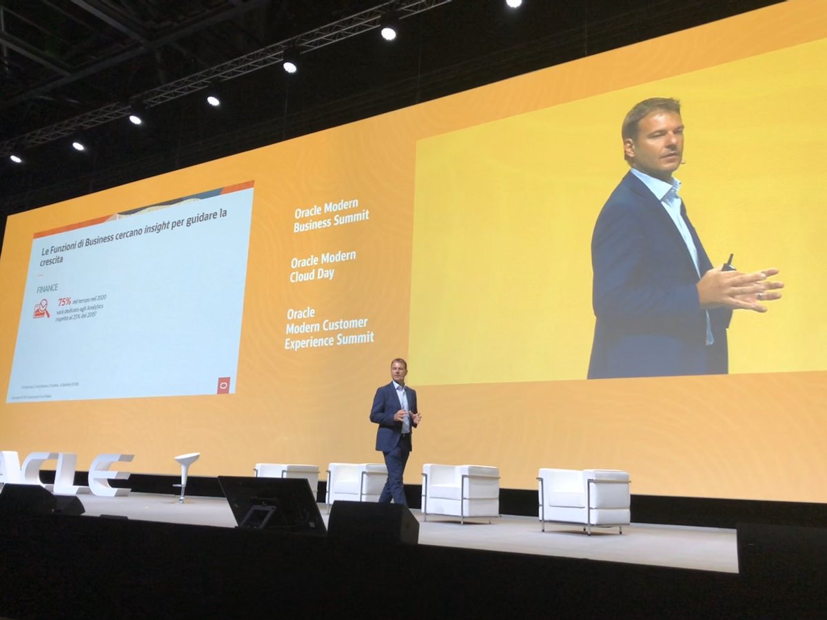 .<a href="/fabiospoletini/">Fabio Spoletini</a> illustra le sfide che ci attendono partendo da dati e insight: nel 2020 il 75% del tempo del settore Finance sarà dedicato agli Analytics contro il 25% del 2015. #OracleMCD #OracleMBS #OracleMCX