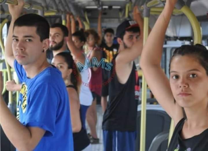 maloukety's tweet photo. entrando no busão depois de fuma um baseado https://t.co/BDHDIoEpPd