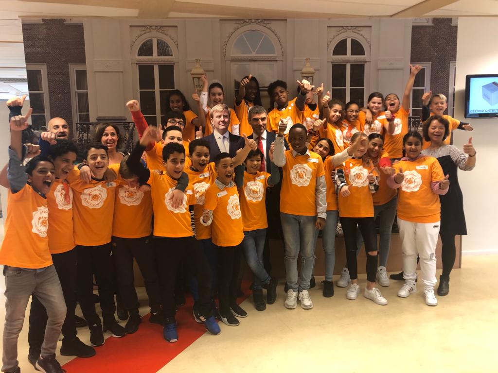 Ik vind het heel belangrijk dat kinderen (en ouders) ontbijten. Dan kun je alles beter: rennen, nadenken, fietsen, lol maken, etc. Gezond ontbijten gaan we met z’n allen leren. Dank aan Groep 8 van de PC Hooftschool in Den Haag voor het gezellige en lekkere <a href="/Schoolontbijt/">Schoolontbijt</a>!