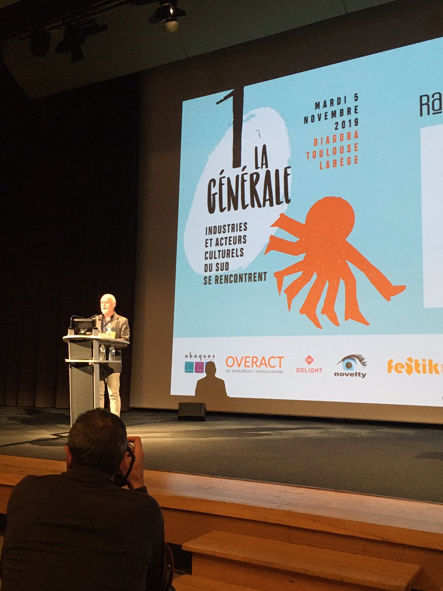 Gilles Jumaire, le Monsieur Culture de <a href="/CARTOUCHERIE_/">Les Halles de la Cartoucherie</a>  présente la salle de spectacle du projet à la Générale organisée par <a href="/Ramdam_Magazine/">Ramdam</a>