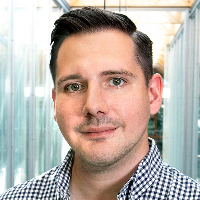 nexum's tweet photo. Verstärkung in der Schweiz: Matthieu Theurillat übernimmt als Solution Director am Berner Standort die Führung über die User Experience Designer, Software Architekten und Visual Designer. 🇨🇭 Willkommen an Bord! #SolutionDirector #Schweiz #Team #nexum 👉 https://t.co/2JBZAAUZ8b https://t.co/Q72XChigB8
