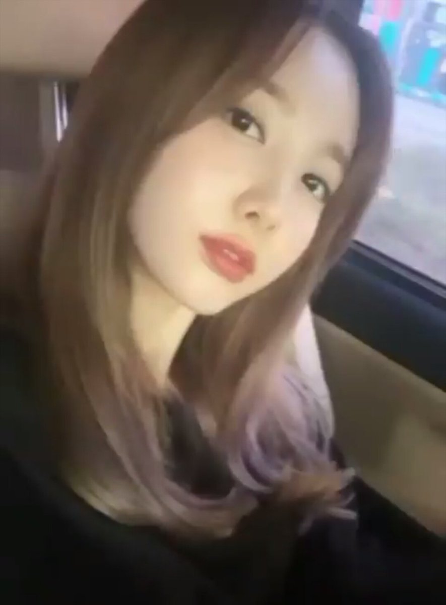 _sooyah's tweet photo. low quality pic of a high quality lady https://t.co/DqV6XKbDt9