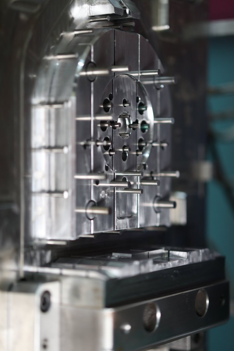 ONGroupOfficial's tweet photo. In the #process of building.
1 Cav with one hot drop and steel in 718H

#ongroup #onlimited #injectionplastique #plasticinjection #moldmaker #bestmoldmaker #madeinfrance #molding #plastic #design #machining #fabrication #factory #optimization #maintenance #plasticinjectionmold https://t.co/QxRcbjEI5I