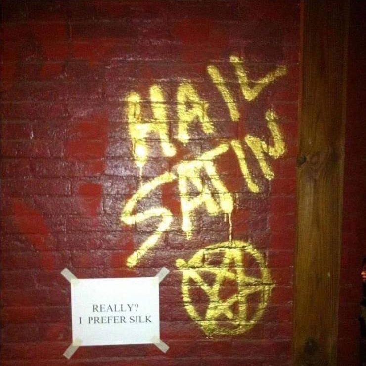 Damn fabric worshippers! 😂😍 #toogoodnottoshare •
•
•
•
#hailsatin #hailsilk #satinvssilk #goldgraffiti #toofunny #haberdashery #williamgeeloves #whoagrees #tuesdays