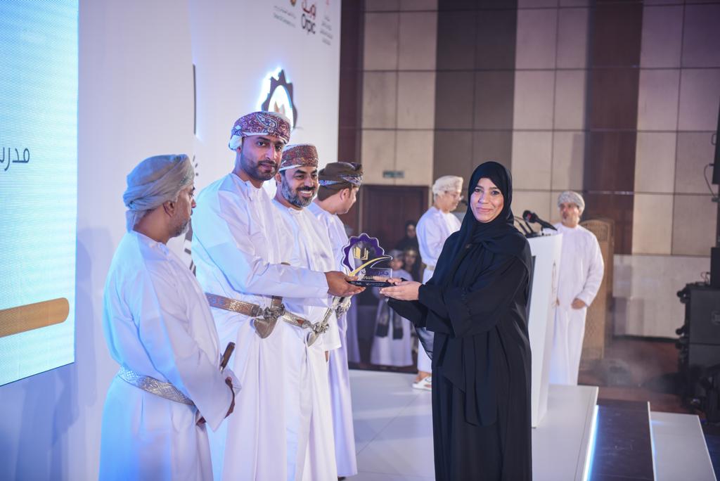 OmanOil's tweet photo. نُبارك لمدرسة عائشة بنت سعد بن ابي وقاص للتعليم الأساسي فوزها بالمركز الأول من فئة المدارس البعيدة (1-12) 
Congratulations to Aysha bint Saad bin Abi Waqas School for winning the 1st prize in Remote Schools Category (1-12) https://t.co/QfcZR1UsjO