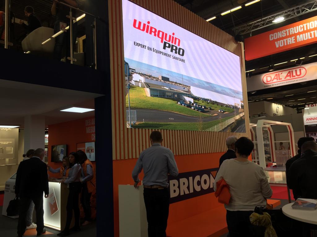 WirquinPro's tweet photo. En direct de @Batimat présentation des produits #WirquinOne et #WirquinNeo par @CoutureMarc2 sur le stand @BricomanFrance
Rdv à 14h Hall 6 pour la prochaine présentation. #plomberie #sanitaire #btp https://t.co/DFFzFvlP31