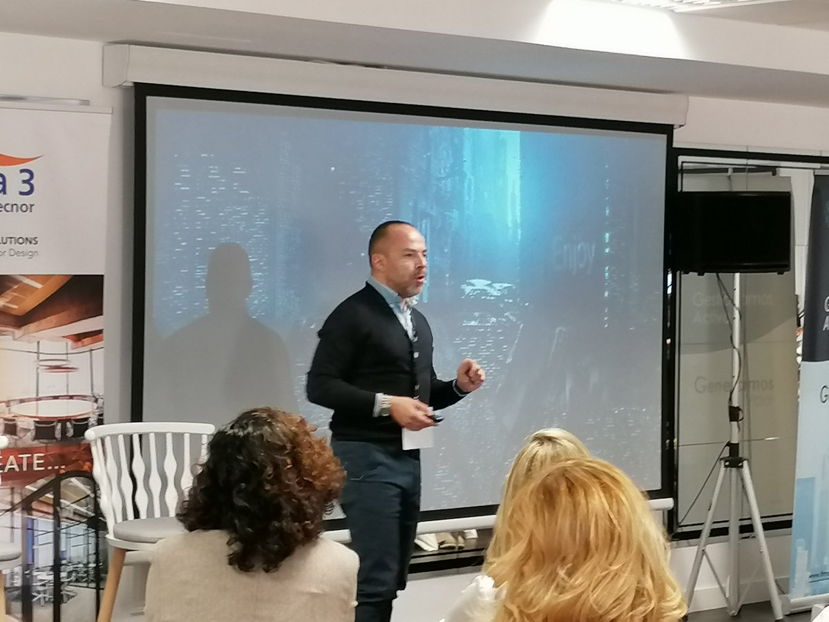 IFMA_spain's tweet photo. Pablo García Carvajal @XeroxEspana nos habla de la importancia de la tecnología en los nuevos entornos de trabajo Workplace Summit 2019 #WPS2019 @IFMA_spain https://t.co/VBOGTIb0xV
