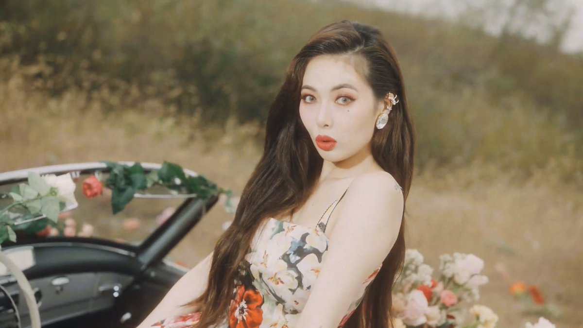 nongice_cube's tweet photo. ชั้นรักของชั้นมา 12 ปีอวยจนไม่รู้จะอวยยังไงแล้ว มันแบบ always อะ 😭 #HyunA #FLOWERSHOWER https://t.co/HyQEshRQOY