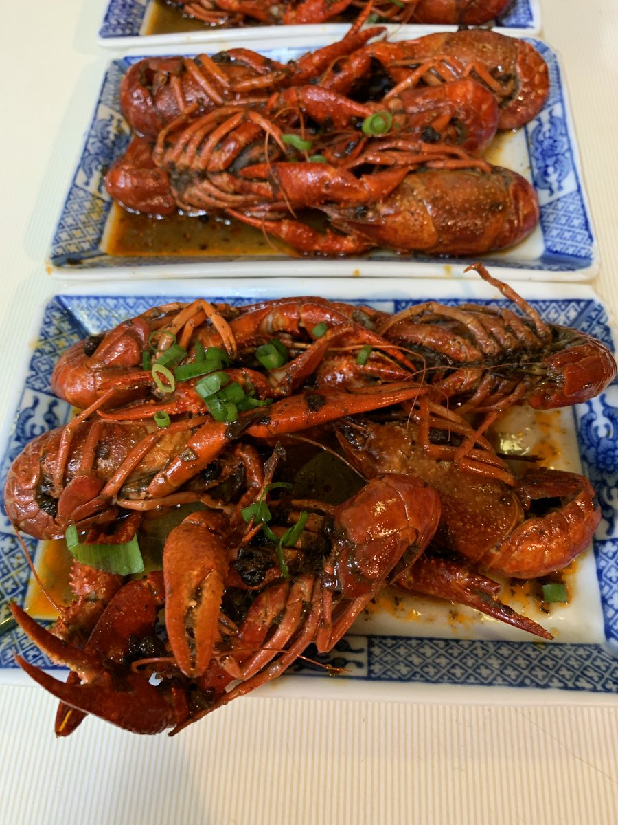 上海小吃 シャンハイシャオツー いま 上海小吃で ザリガニ料理が人気です スパイシーな味付けの麻辣小龍蝦 マーラー シャオロンシア 1皿00円で提供しています ぜひご賞味ください 上海小吃 シャンハイシャオツー いま 上海小吃で ザリガニ料理が人気です スパイシーな味付けの麻辣小龍蝦 マーラー シャオロンシア 1皿00円で提供しています ぜひご賞味ください