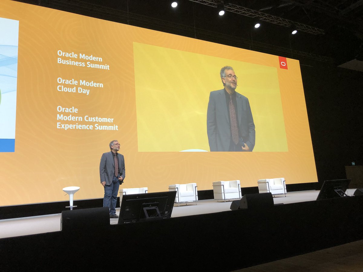 "La risposta è 42". Inizia lo speech con <a href="/stefanoepifani/">Stefano Epifani</a>, Docente presso l’Università di Roma La Sapienza, Presidente del <a href="/DigiTInst/">Fondazione per la Sostenibilità Digitale</a>, Direttore di <a href="/techeconomy2030/">Tech economy 2030</a> e Advisor per le Nazioni Unite.
#OracleMCD
#OracleMBS
#OracleMCX