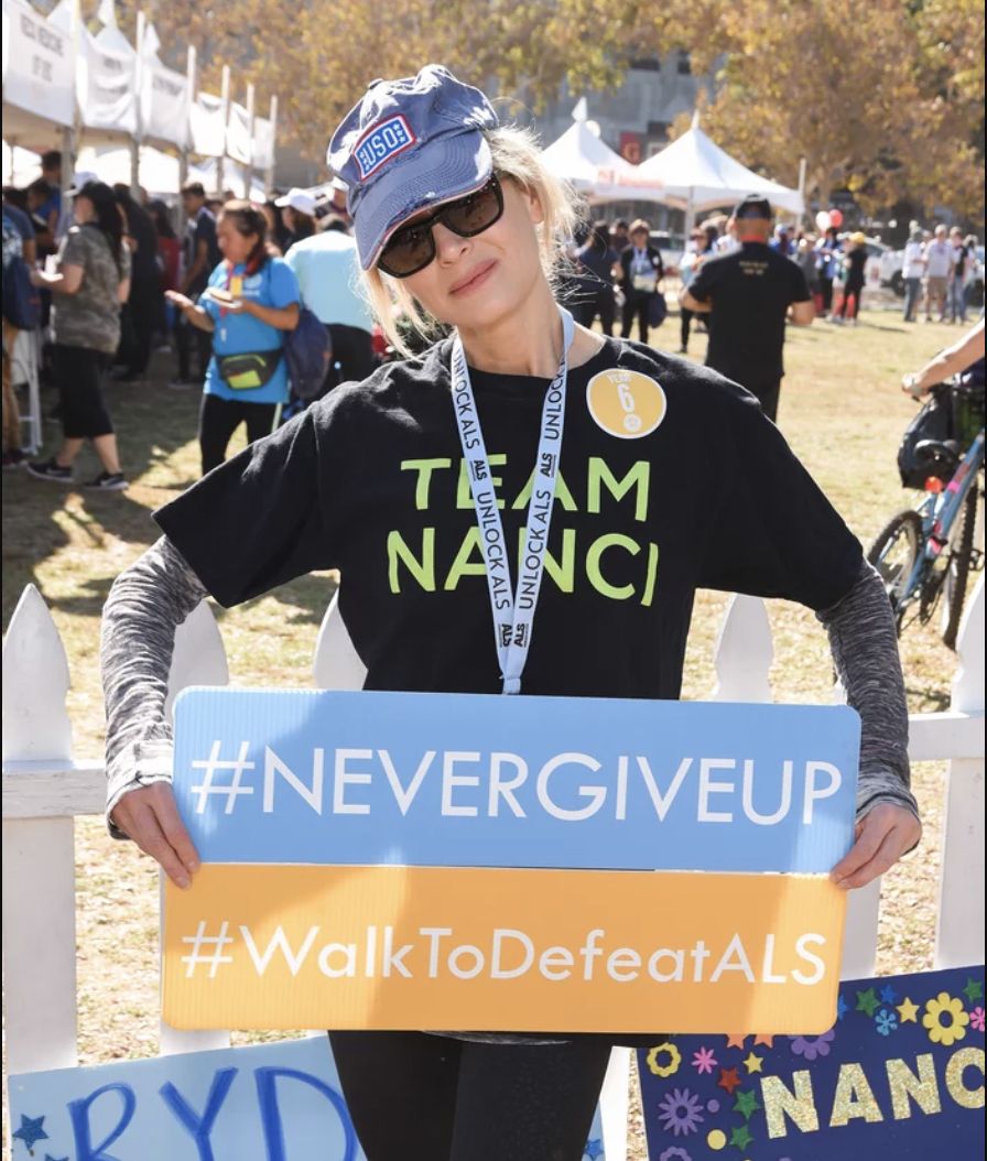 EveryoneDotOrg's tweet photo. This Sunday was the L.A. County Walk to Defeat ALS and among the people walking, were celebrities Courtney Cox and Renée Zellweger in support of their friend Nanci Ryder who was diagnosed with ALS in 2014. It's fantastic to see big names stepping up for such an important cause! https://t.co/rW9MNMaVKX