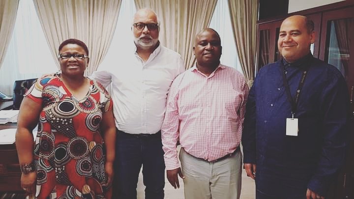 GiftoftheGivers's tweet photo. Discussing #DroughtCrisis in #SouthAfrica 🇿🇦
#GiftOfTheGivers met the Deputy Minister of Agriculture, Mcebisi Skwatsha to discuss the severe drought crisis in the country and interventions to be undertaken
#ForTheGreaterGood #MakeADifference #DroughtRelief #DroughtSA https://t.co/nx2QSpWeTh