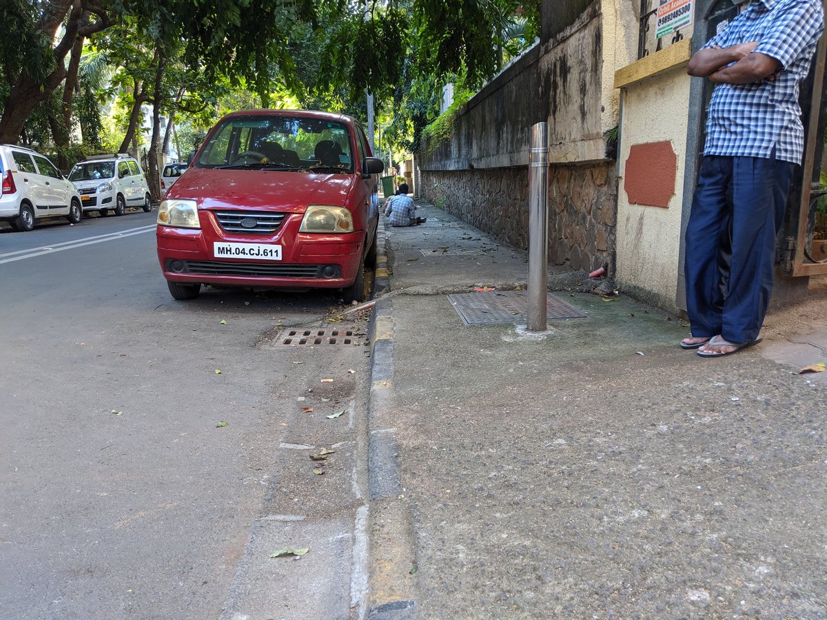 MamtaSh63504439's tweet photo. Drug addicts on Sarojini road, Santacruz West, Mumbai. #mumbaipolice #ashishshellar #Alkakelkar
Please save the local residents from this menace. Yesterday there were 2 today there are 6 https://t.co/wjBTjiWVZf