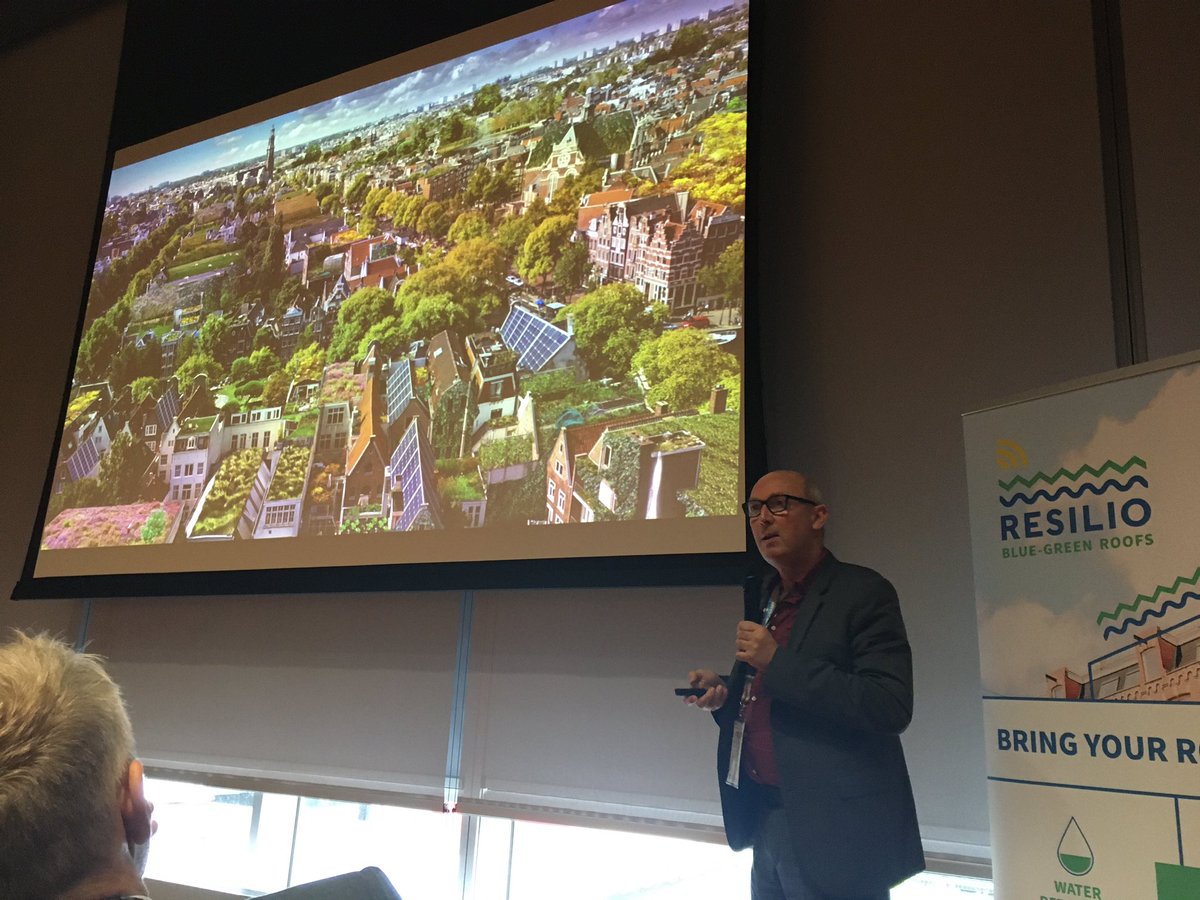 Project manager Age Niels Holstein presents <a href="/RESILIONL/">RESILIO</a> tijdens <a href="/amsterdamiww/">Amsterdam International Water Web (AIWW)</a>, including our vision for the future roofscape of Amsterdam. @RooftopNL #green #blue #roofs