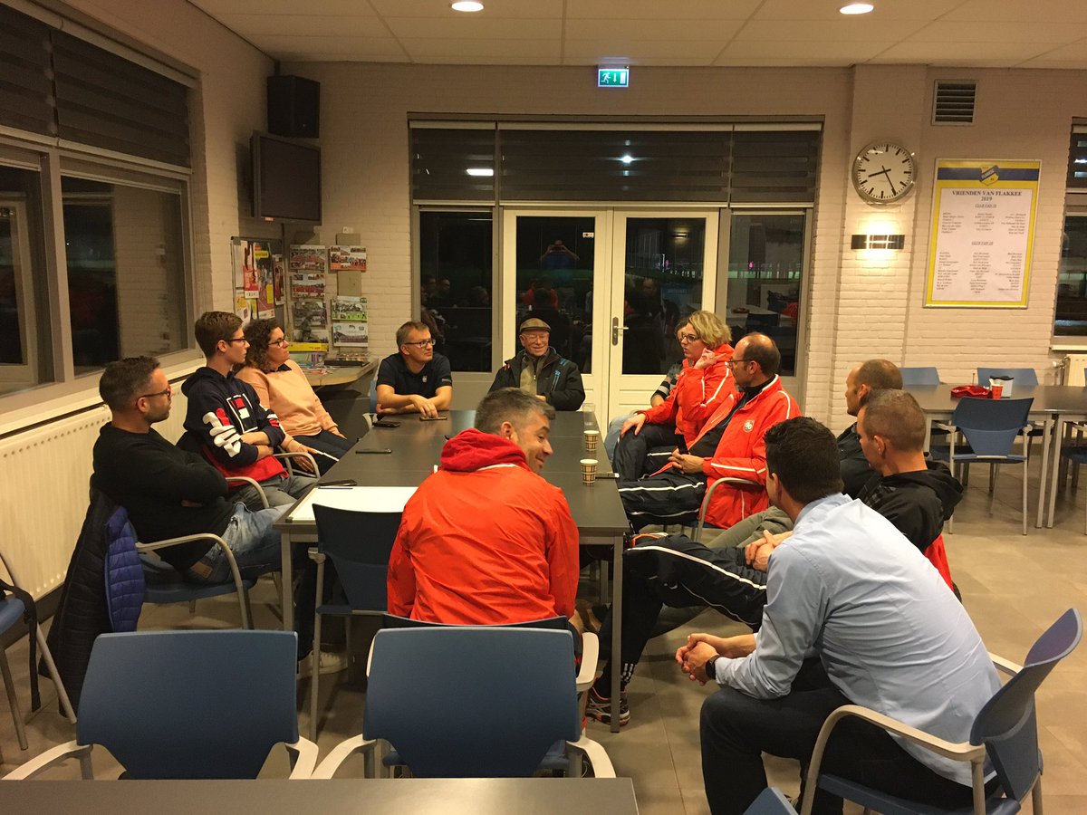 HCGO2012's tweet photo. Op 4/11/19 vond er weer een TC bijeenkomst plaats waar onder leiding van het Technisch kader van HCGO de vooruitgang en trainingen van de teams besproken werd. De TC van HCGO heeft zich voorgenomen dergelijke bijeenkomsten met regelmaat te organiseren. #hcgo #hockey @KNHB_NL https://t.co/kJFIsJJbwl
