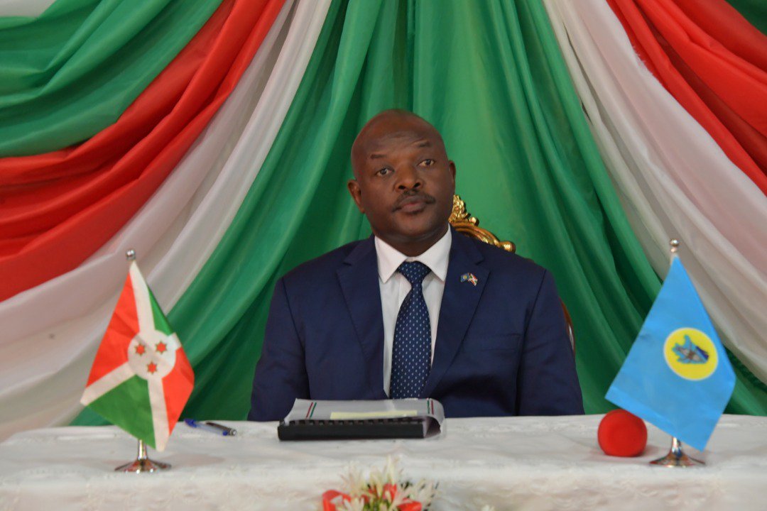 KarerwaNdenzako's tweet photo. "With half-a-year away from elections, I know that some may be tempted to embezzle or adopt some other antisocial behavior. I promise to crack down with stern measures against whomsoever would do wrong purposely ". @pnkurunziza told Ministers and Managing Directors. https://t.co/HhKkKfUsmP